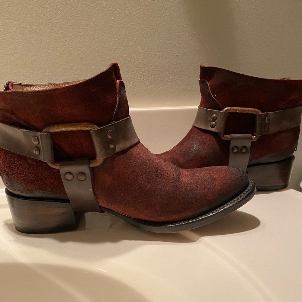 Freebird by Steve Madden Booties